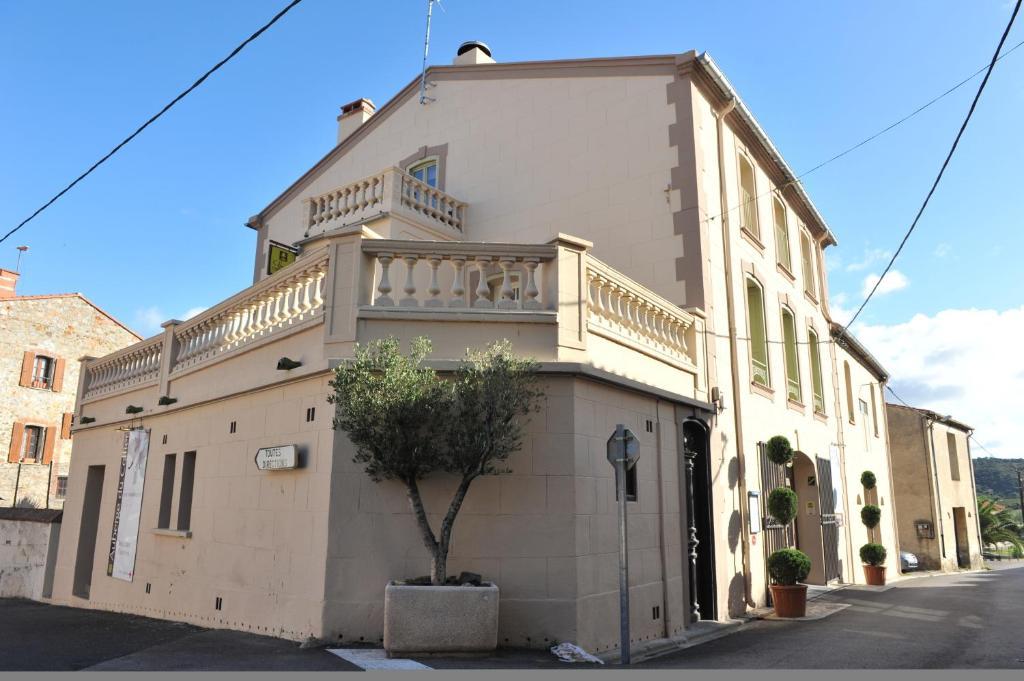 Logis Auberge Du Vigneron Cucugnan Exterior foto