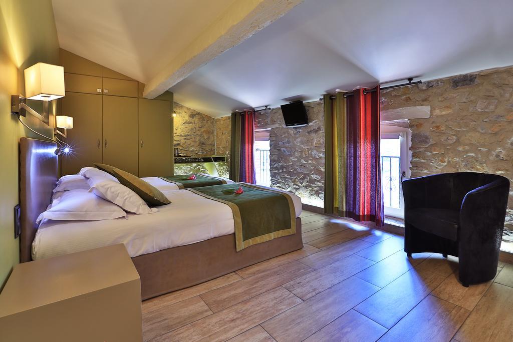 Logis Auberge Du Vigneron Cucugnan Exterior foto