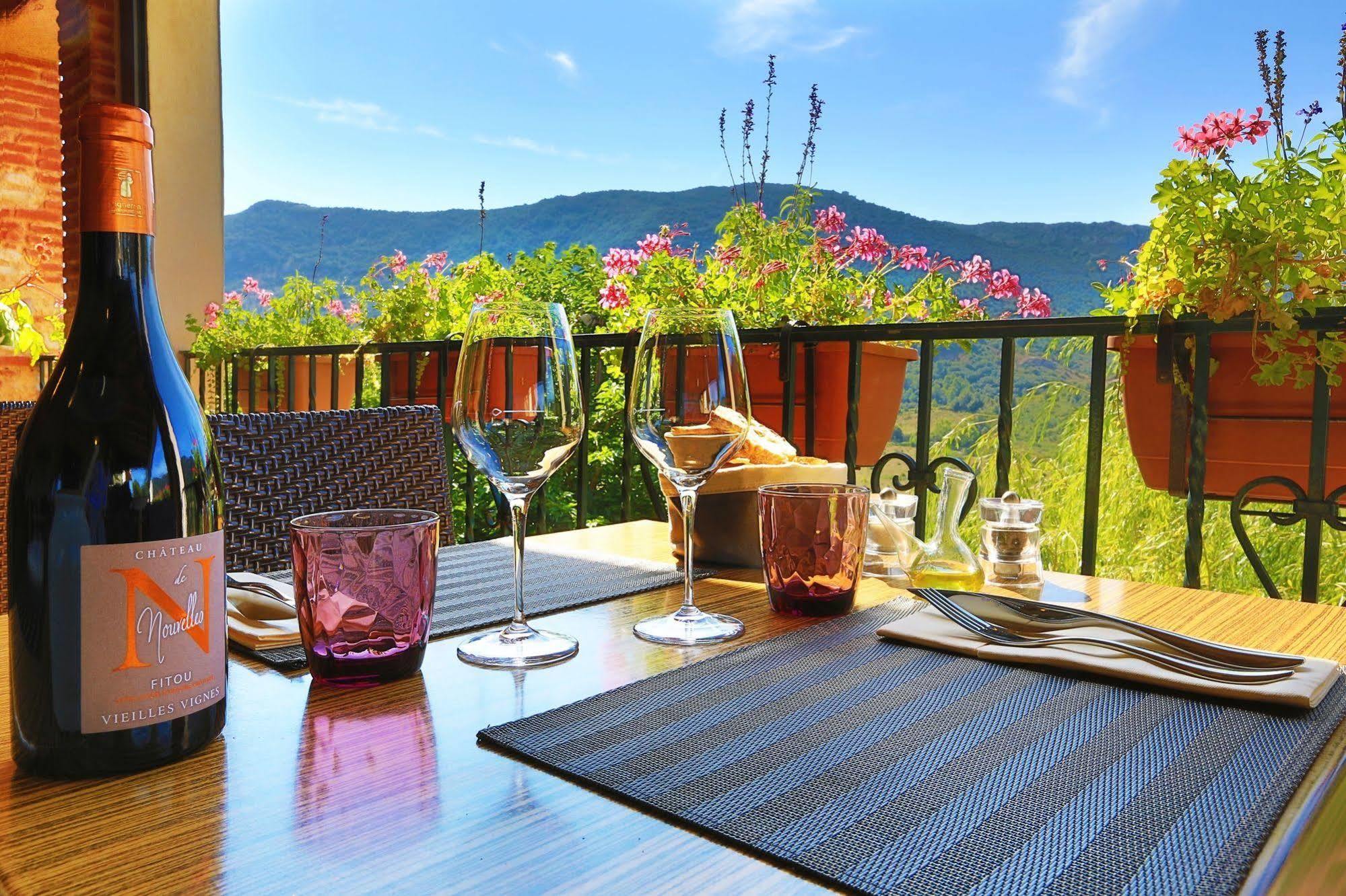 Logis Auberge Du Vigneron Cucugnan Exterior foto